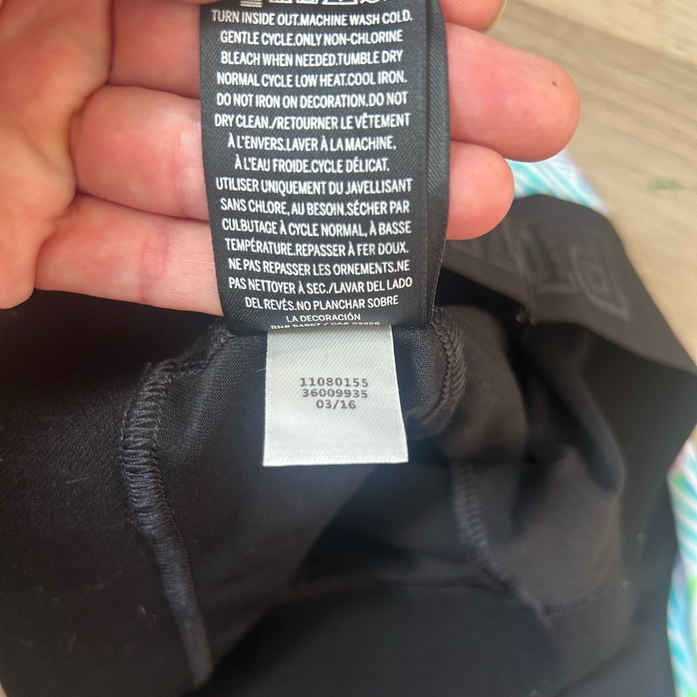 PINK Victoria's Secret Black Leggings with Colorful Pattern - Picture 4 of 5